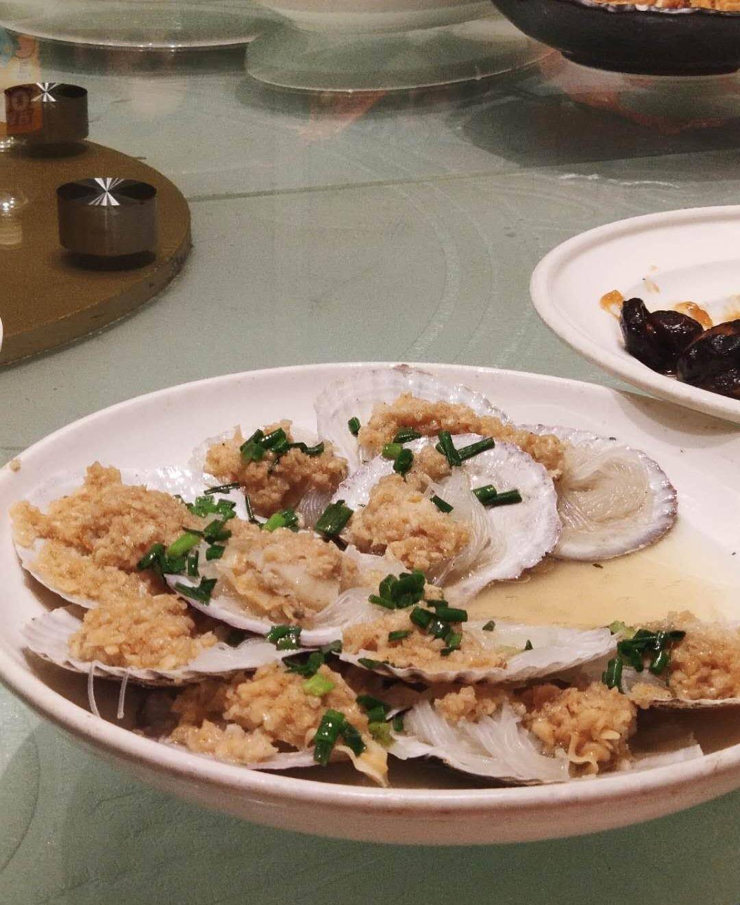 三星级酒店办满月酒,3000元一桌22道菜,龙虾鲍鱼扇贝全都有_味道_花生