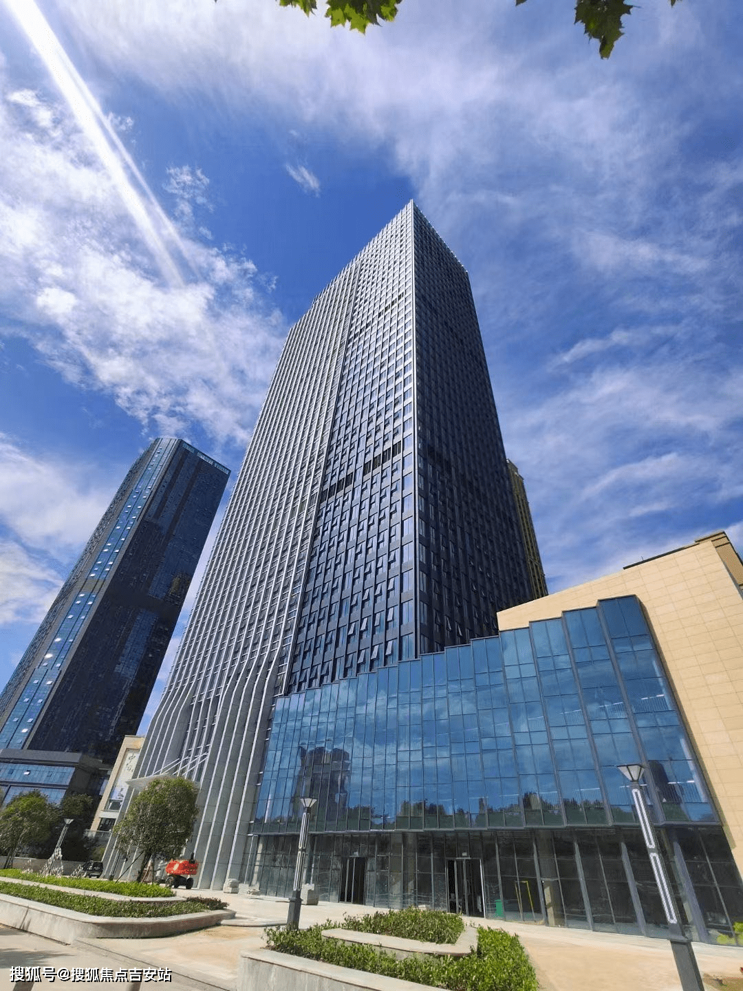 领取写字楼实景图片和视频;领取写字楼租售房源表;400 027 8852(中介