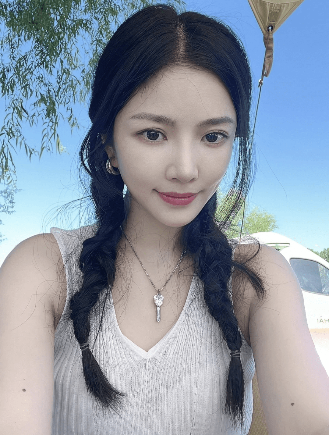 杜淳再带素人老婆参加新综艺,王灿晒录制现场恩爱合影