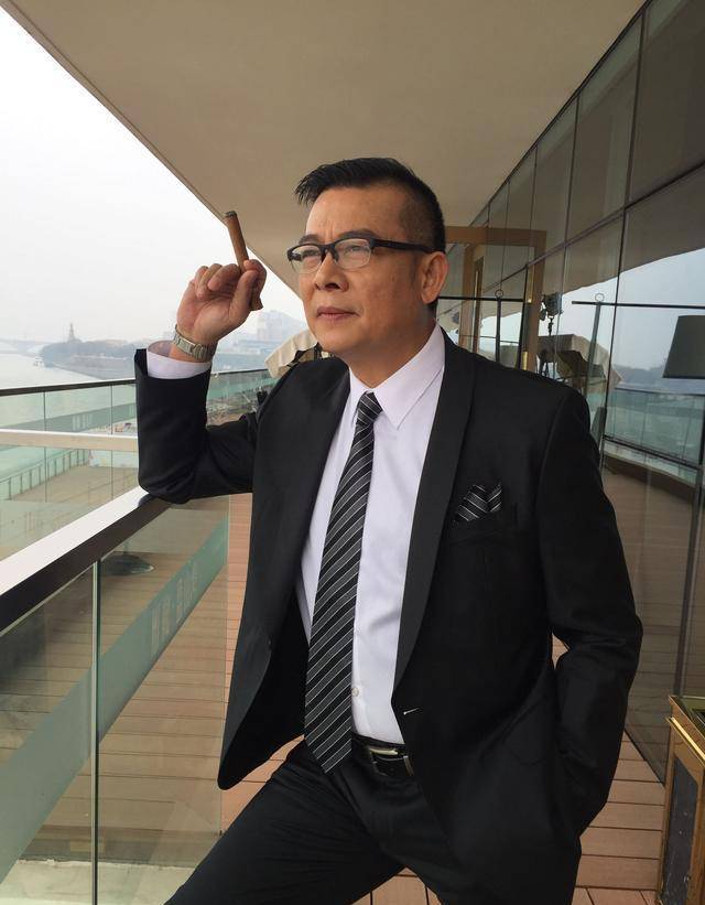 57岁张耀扬老到难认,吴启华骨相美太抗老_郑浩南_周润发_吴毅