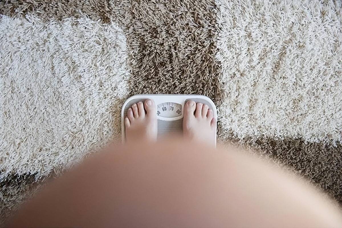 孕妇生完孩子体重减少多少斤呢？医生提醒这个数才正常