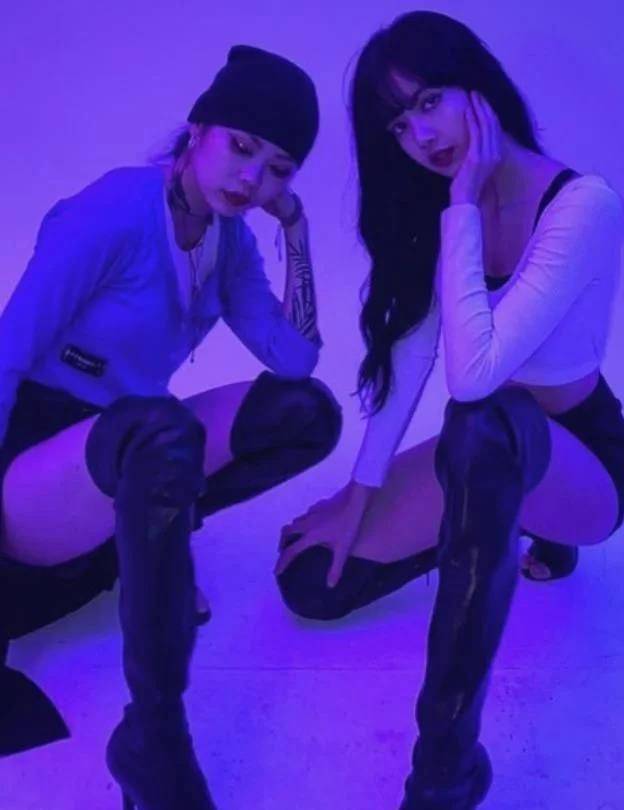 原创lisa的腿是上帝亲手捏的吧当她穿上过膝长靴女生要崩溃了