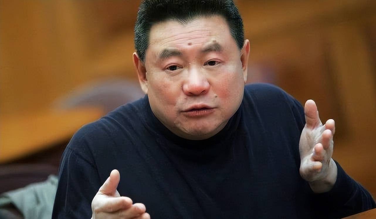 刘銮雄罕见现身香港街头,坐拥千亿身家的他,不坐迈巴赫坐埃尔法_搜狐汽车_搜狐网