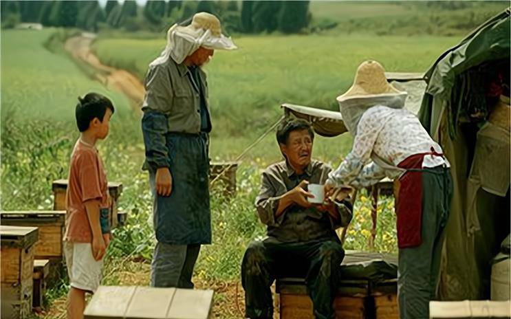 只为一个承诺,赵本山横跨千里,只为让他《落叶归根》_老人_电影_工友