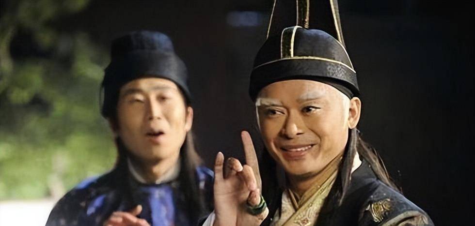 这个继父在皇宫里面是大太监,所以他理所应当地将刘克明带入了皇宫之