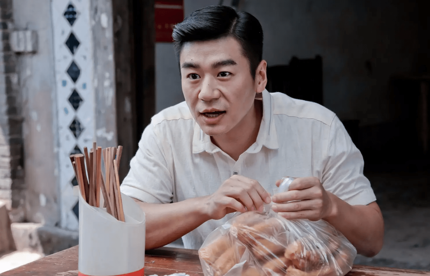 这5位演员曾经很有成就,而如今却转战"神剧专业户"_抗日_剧中_杨舒