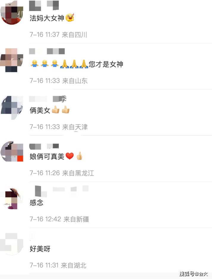 李咏妻女国外看话剧好潇洒,挑染红发太时尚