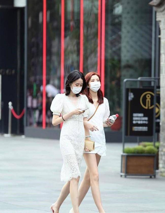 双赢彩票街拍反映出城市的时尚穿着水平看一下江苏美女夏季如何搭配(图5)
