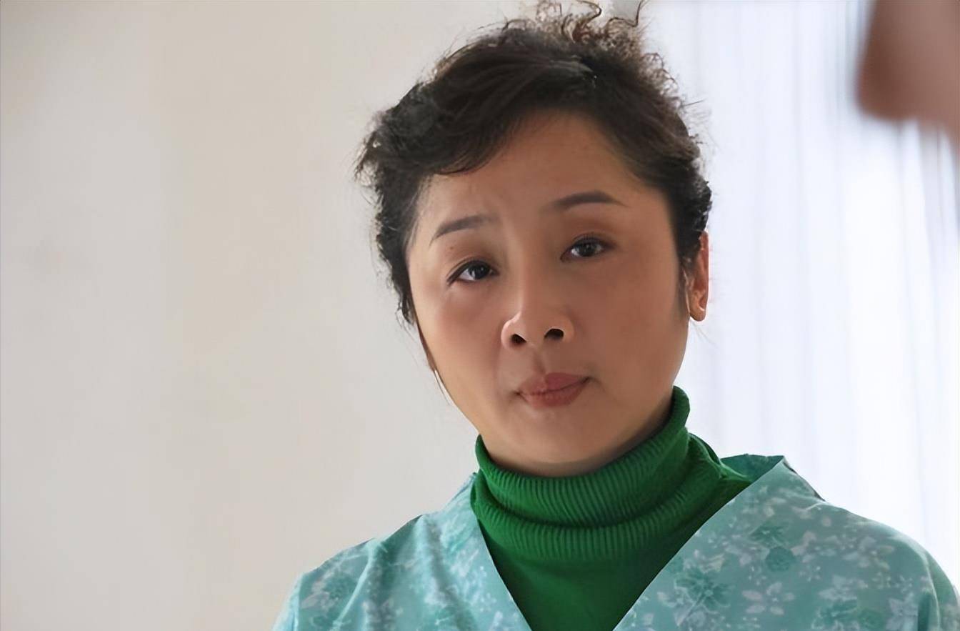 王新军:大火后分手妻子儿女,娶秦海璐后成好男人,如今终于糊了_唐静