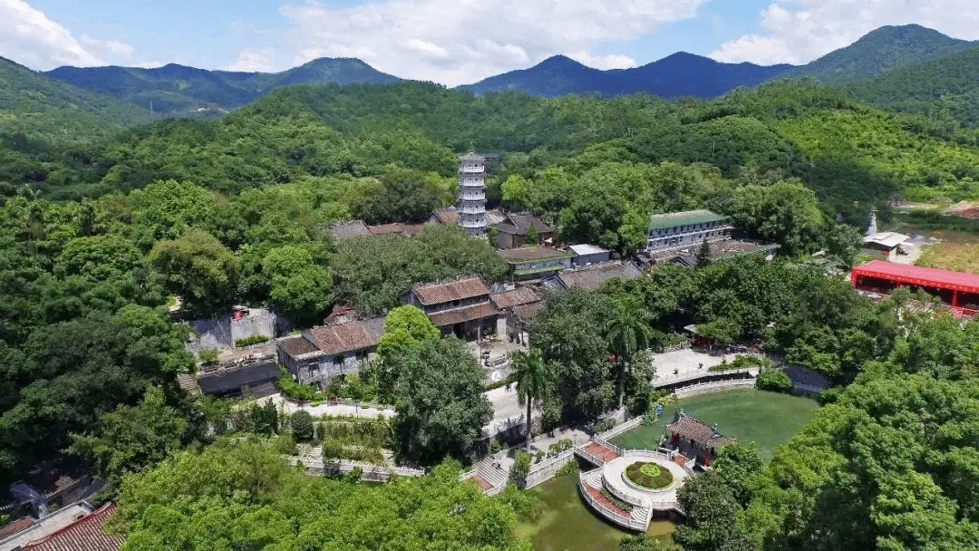 國恩寺1.陸仁業(廣東雲浮)五祖叮嚀六祖勤,故鄉山水費心耘.