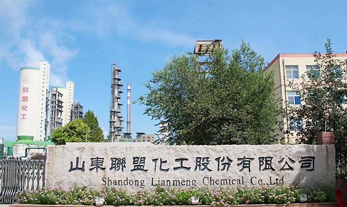 有人问他为什么企业经营如此成功,杨志强说,联盟化工的经营就是坚持"