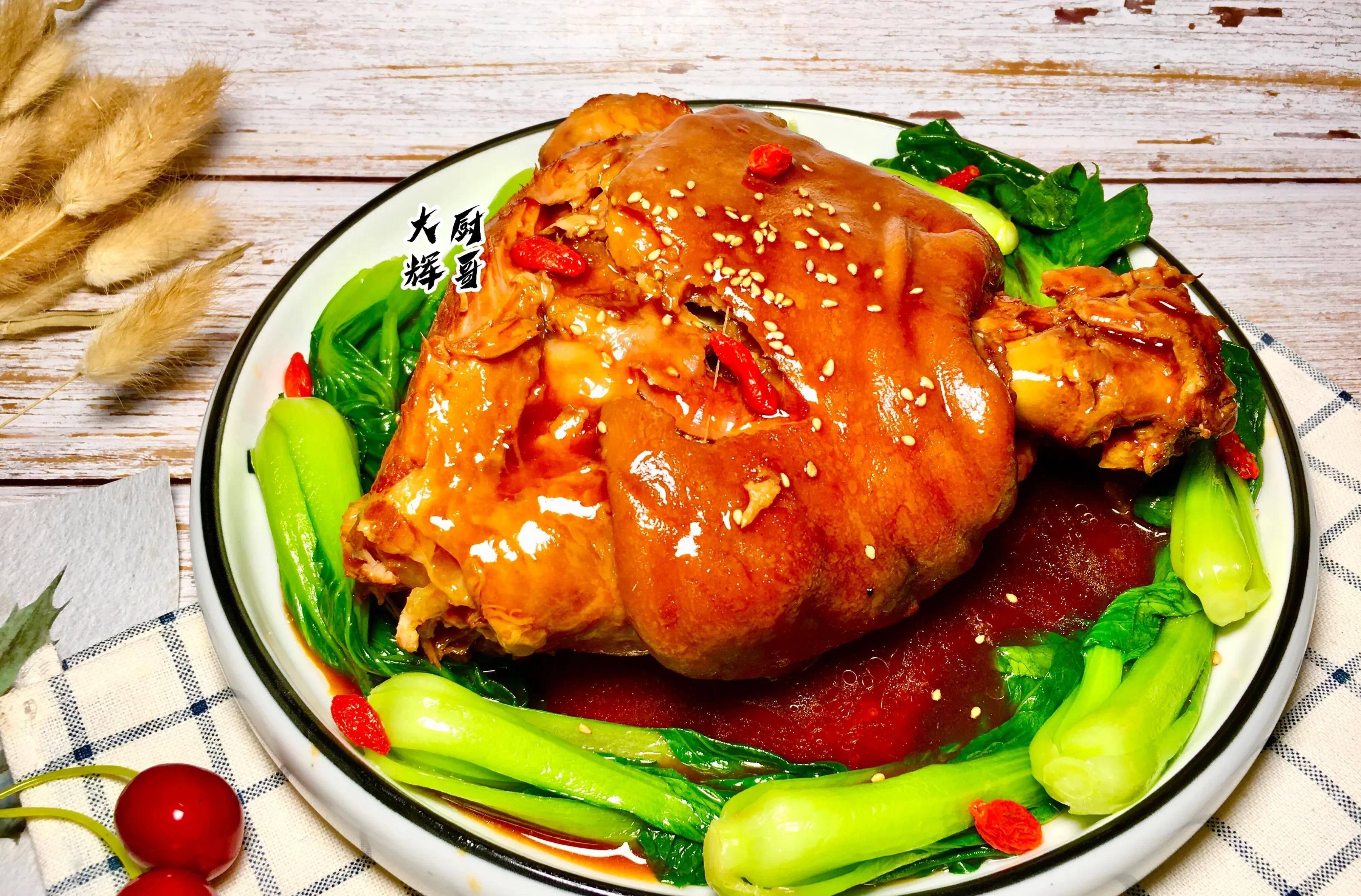 大厨分享年夜饭的第三道菜,万福肘子的详细做法,寓意福气满满_清水_香