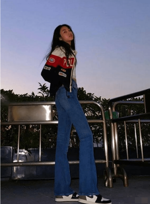 身高一米八,棒球服配喇叭裤,这长腿连超模也羡慕_任晴佳_好身材_时尚