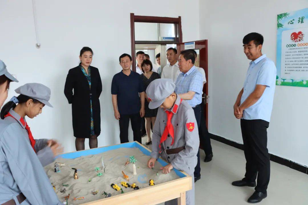 敦化市委常委,宣传部部长孙红霞为翰章乡新乡村"复兴少年宫"揭牌