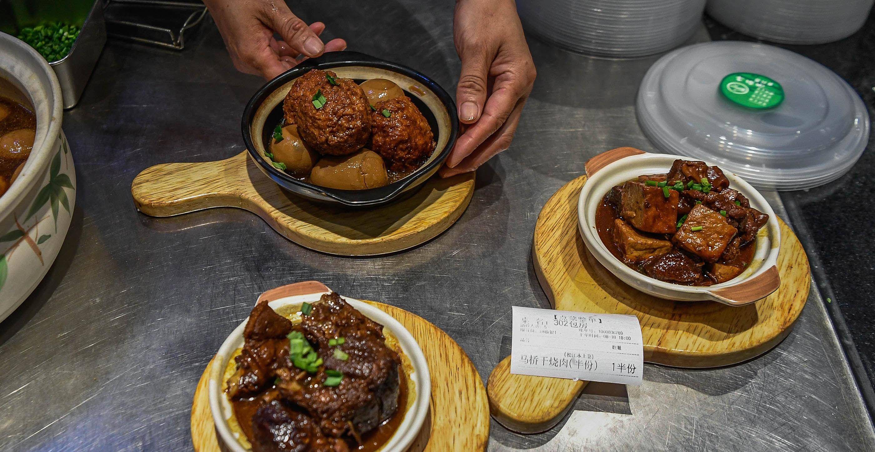 原创菜量小了销量好了这家餐厅的小份马桥干烧肉四分之一白斩鸡成热卖