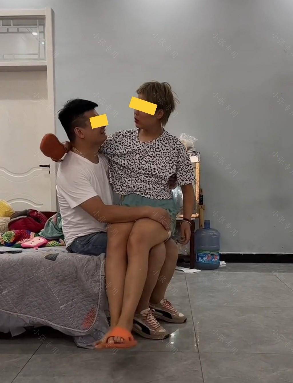 妻子请求丈夫拥抱,但被拒绝了,她拿起拖鞋扇了他一巴掌,丈夫当场妥协