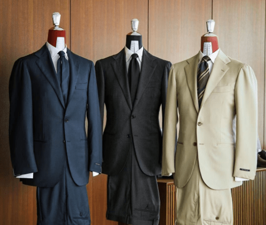 三,公务员的着装礼仪公务员的正式穿搭需要牢记这几点,第一,皮鞋以