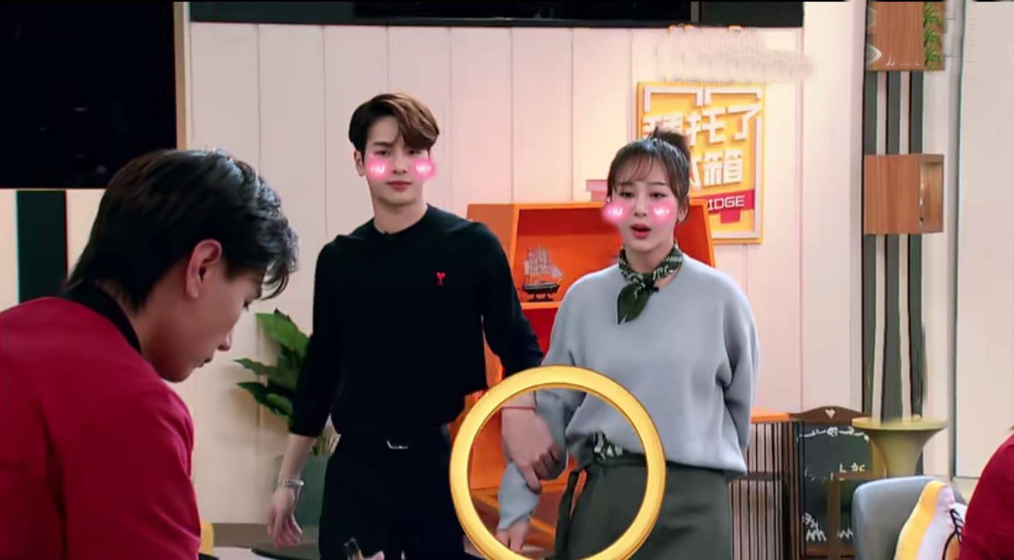 有一种修养叫王嘉尔牵杨紫的手_偶像_节目_感觉