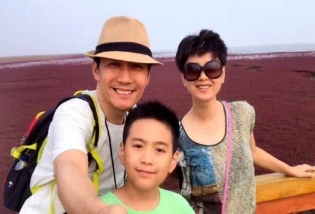 她事业当红期嫁给临时演员,恩爱15年育有一子,41岁老公越来越火_谢润