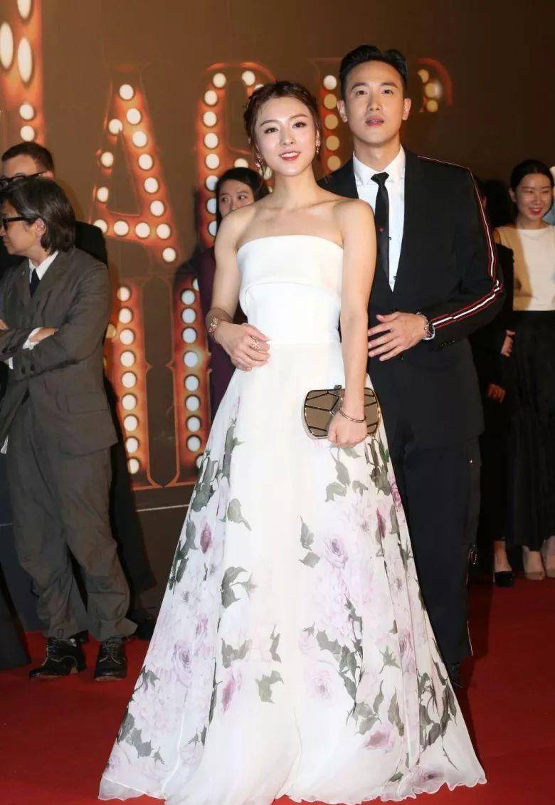 曾志伟儿子曾国祥公开浪漫婚纱照,婚礼安排在森林里举行_王敏奕_陈滢