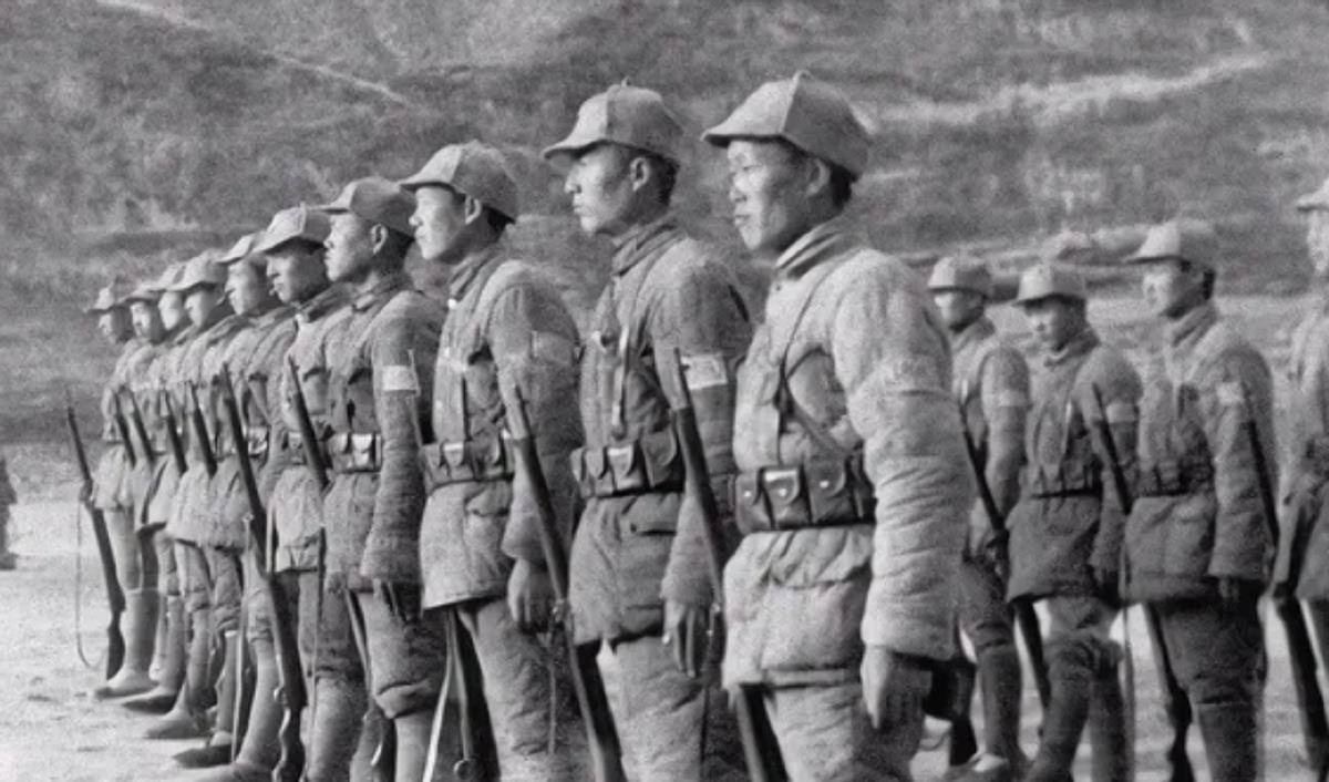 1937年8月,国共两党达成协议,组建抗日民族统一战线,并将红军改为国民