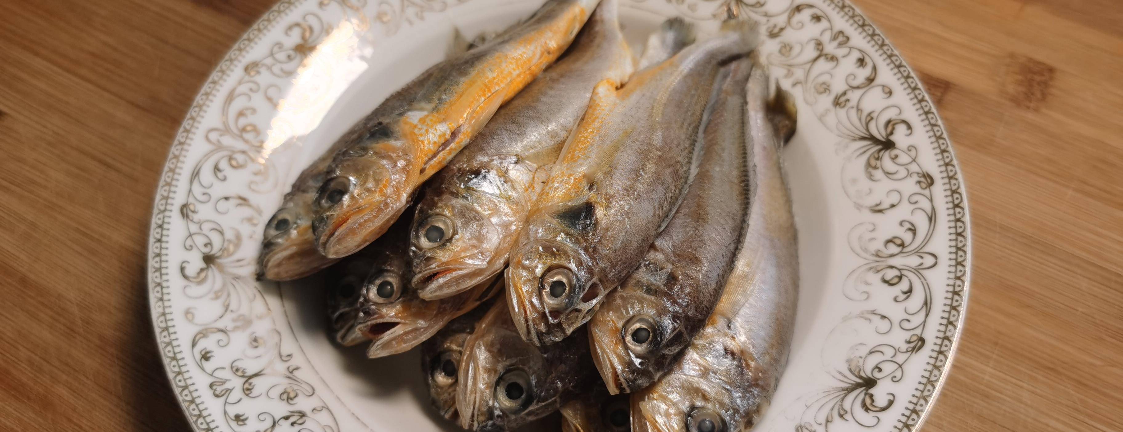 小黄鱼属于一种海鱼,它不会像淡水鱼一样有种土腥味,而且营养高,味道