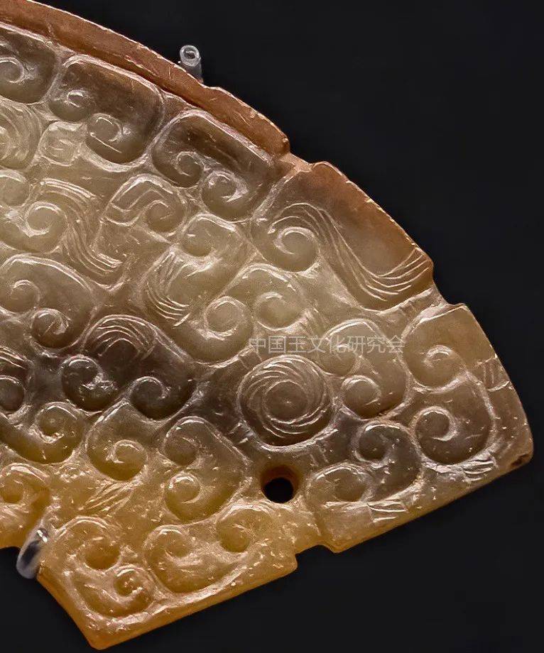 一组精美的战国玉璜——战国玉璜之特征_纹饰_形制_玉器