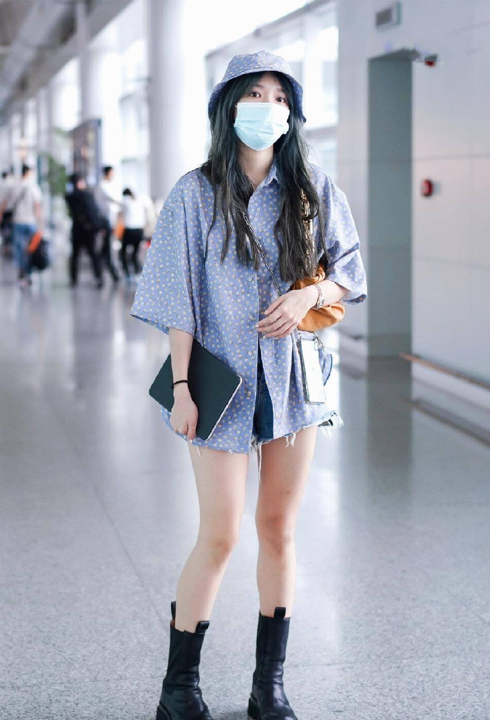 程潇金子涵撞衫网友看傻眼了同款薄纱时尚衣一个少女一个御姐