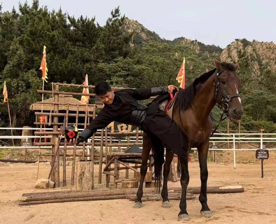 龙武山庄区别于其他的跑马场,在这里,结合传统骑术和