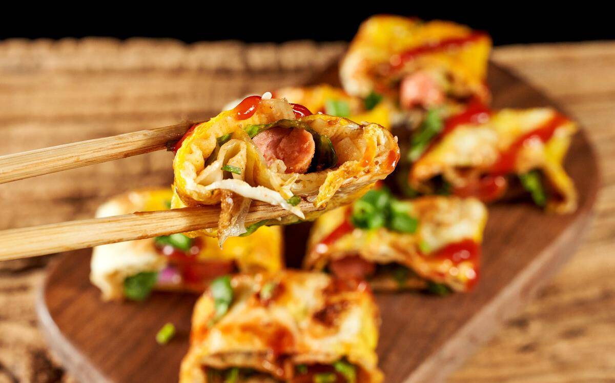 东北特色小吃烤冷面,在家用一个平底锅就可以搞定_香菜_小吃街_时候