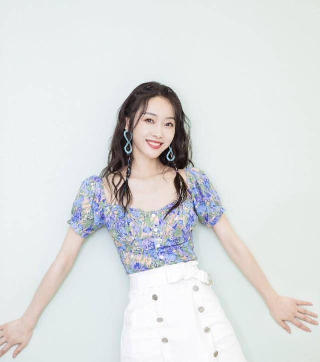 看宣璐演绎甜美优雅穿搭,轻松变身小仙女,让你"甜美一夏"_时尚_气质