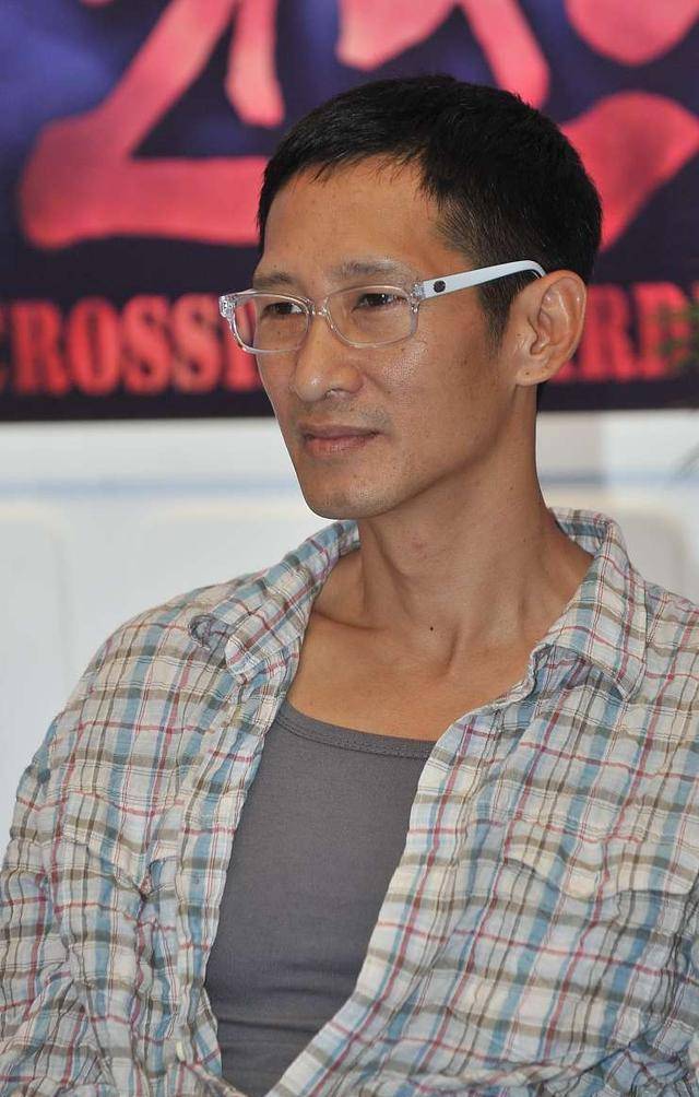 实际上心狠手辣,阴险狠毒,清泉上野和原型便是日俄战争中"肉弹将军"