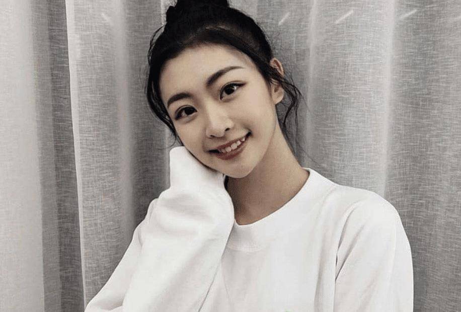 你们说她压力大,但我觉得申洁压力应该更大吧.虽然说c的确含水分.