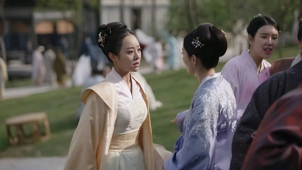 知否小沈氏之所以抬举小邹氏不满张桂芬是因为人性之恶