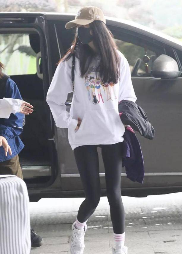 鲨鱼裤怎么搭配衣服?_毛衣_杨幂_款式