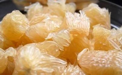 秋季把柚子皮煮水喝 身体会发生2个惊喜的改变 看完再也不扔了 药效 影响 心脑血管