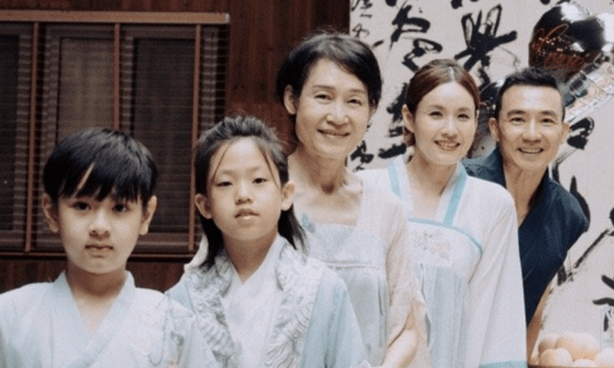 刘畊宏晒女儿中国风庆生视频，小泡芙从小美到大