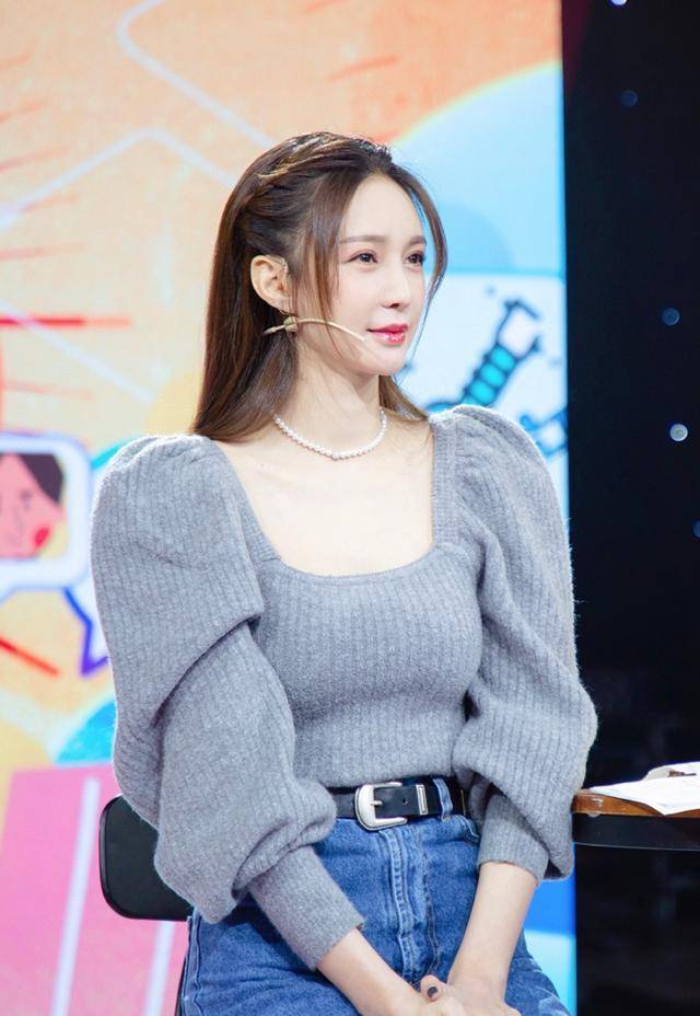 原创沈梦辰综艺新穿搭美得像公主方领大显雪白肤色性感锁骨太撩人