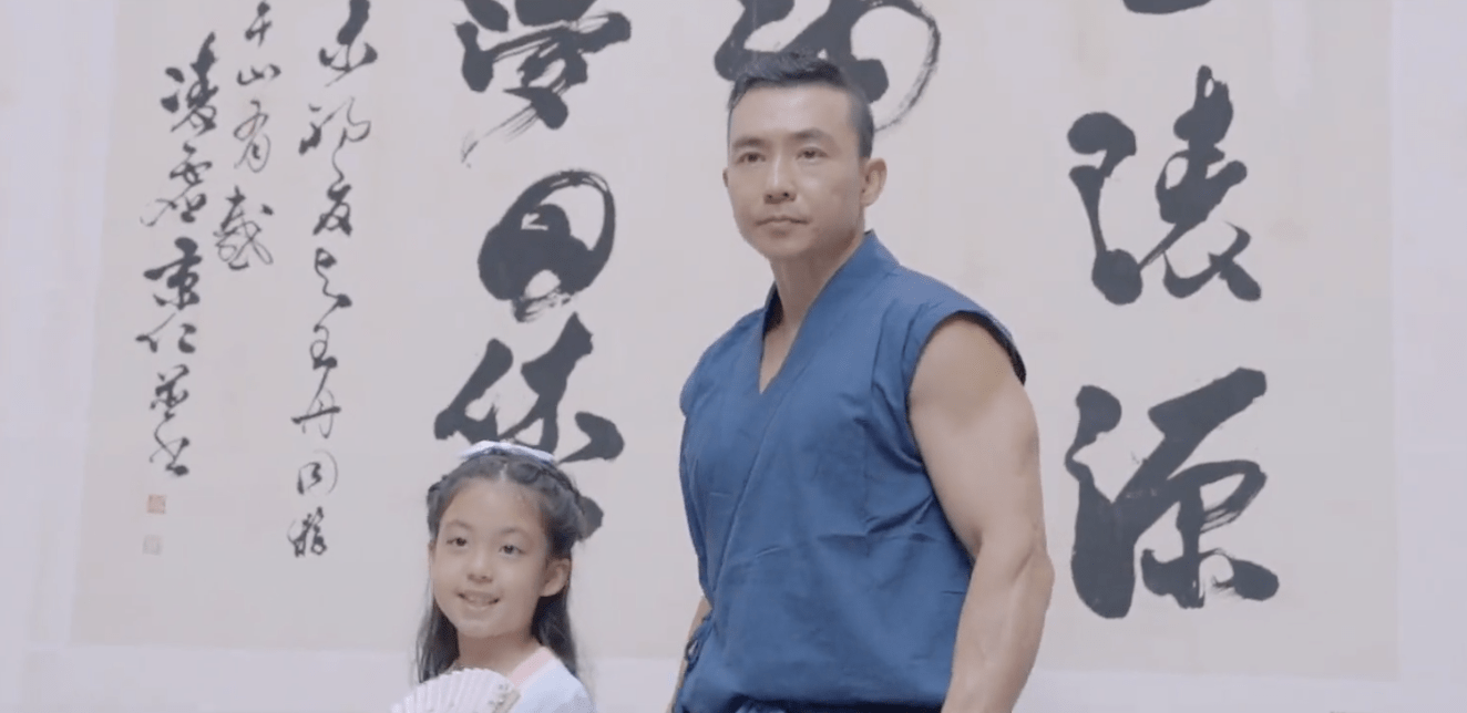 刘畊宏晒女儿中国风庆生视频,小泡芙从小美到大
