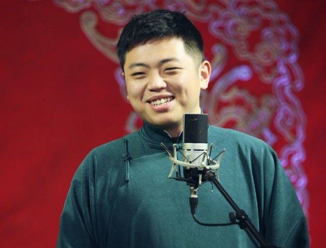 德云社舞台彩排曝光,尚九熙何九华再合作,不是说相声就是唱跳_帽子