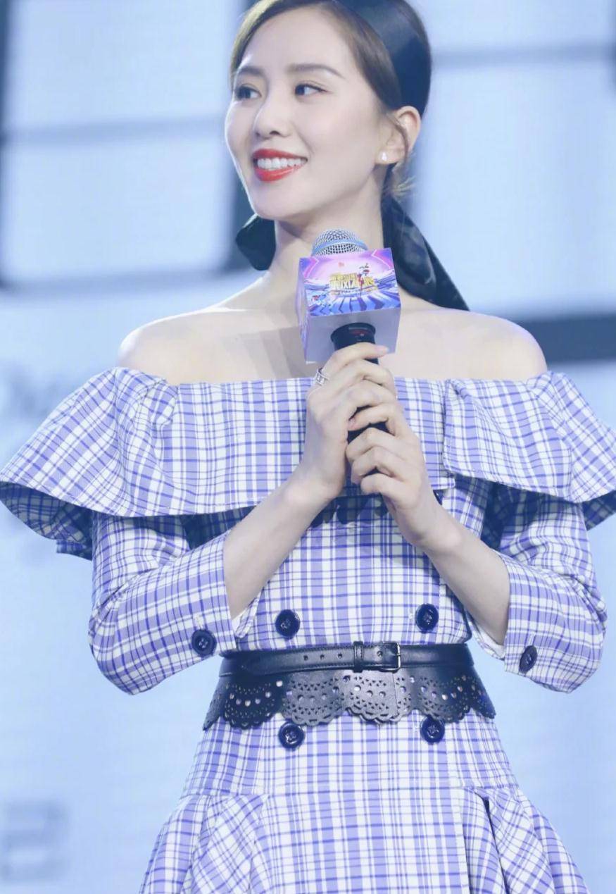 原创刘诗诗越来越耐看简单的白色衬衫上衣气质优雅又高级