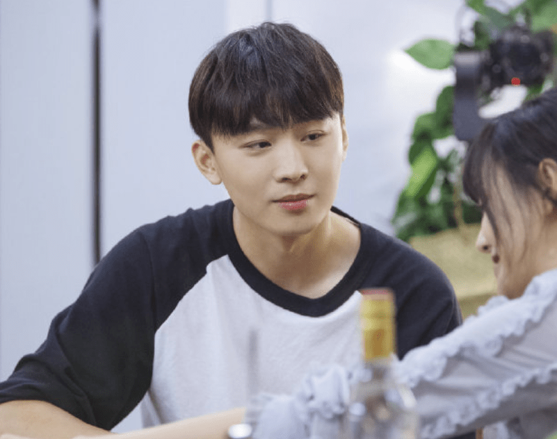 朋友曝光张恒家中的内景婴儿床底部成焦点,张恒独自带娃不易_小宝宝