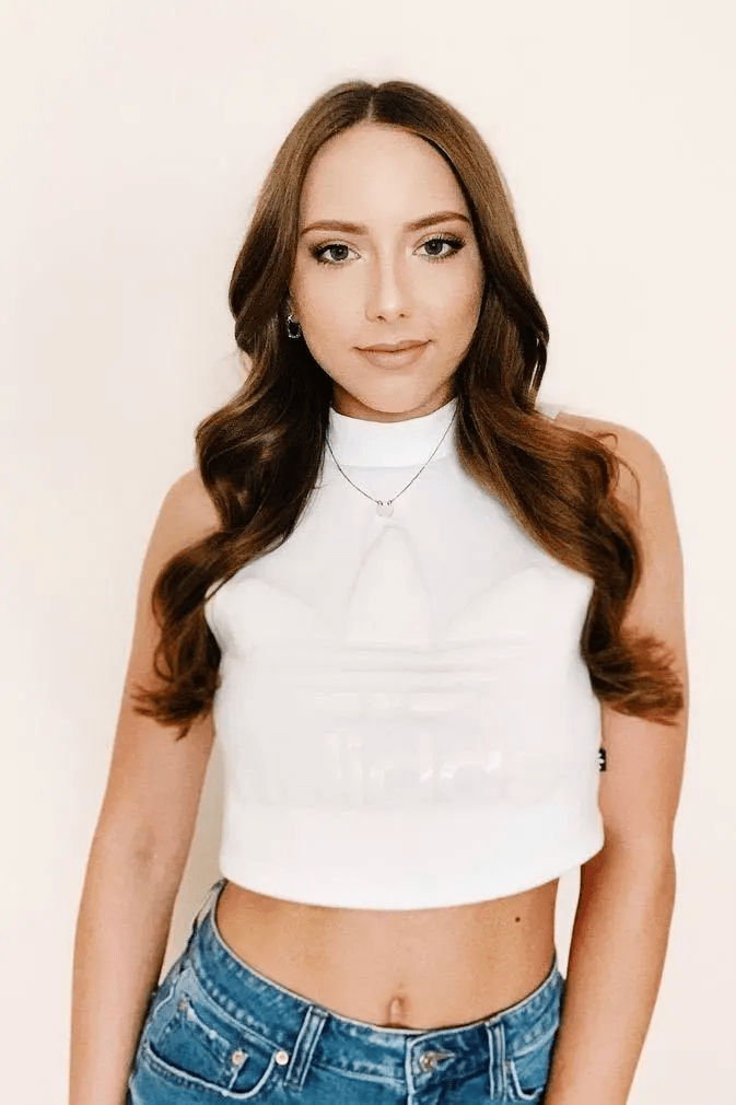 时尚照身材惹火,网友:姆爷真的老了?_海莉_爸爸_bonnie