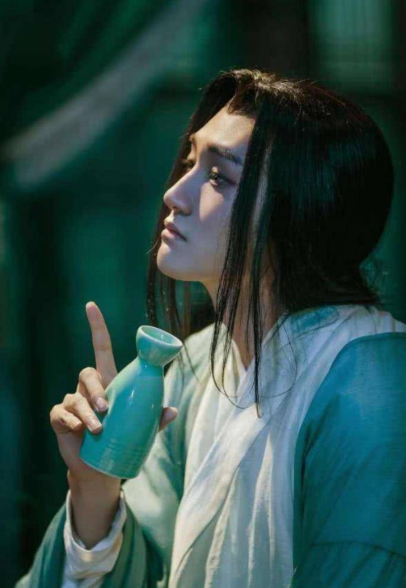 虽然郭敬明的导演水平忽高忽低,很多人也害怕他把《阴阳师》这个大ip