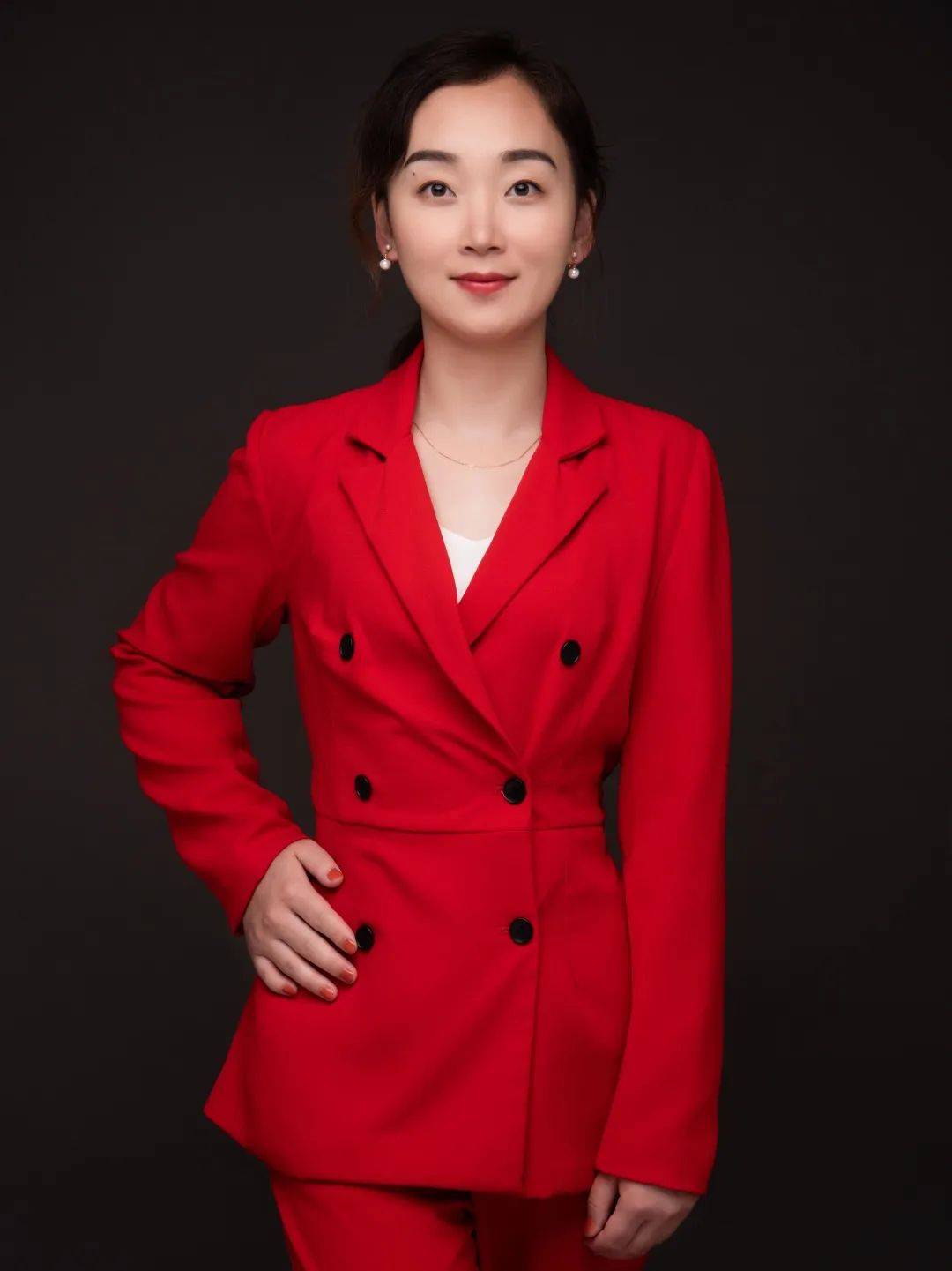 孟媛悦坤装饰设计有限公司首席设计师宋健素上设计工作室创始人王红妍