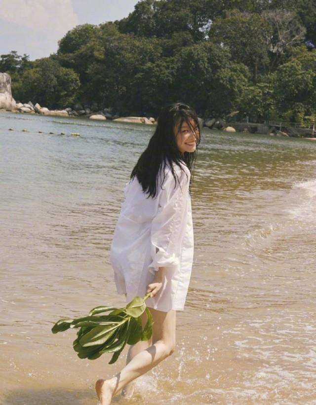 学学倪妮这种,舞动的背影照.