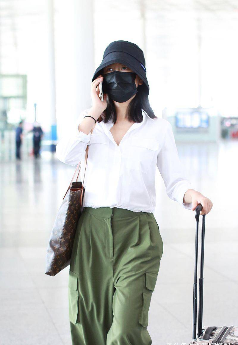 工装裤搭配白色衬衫,真是身材好穿什么都好看_显得_衣法来_酷帅