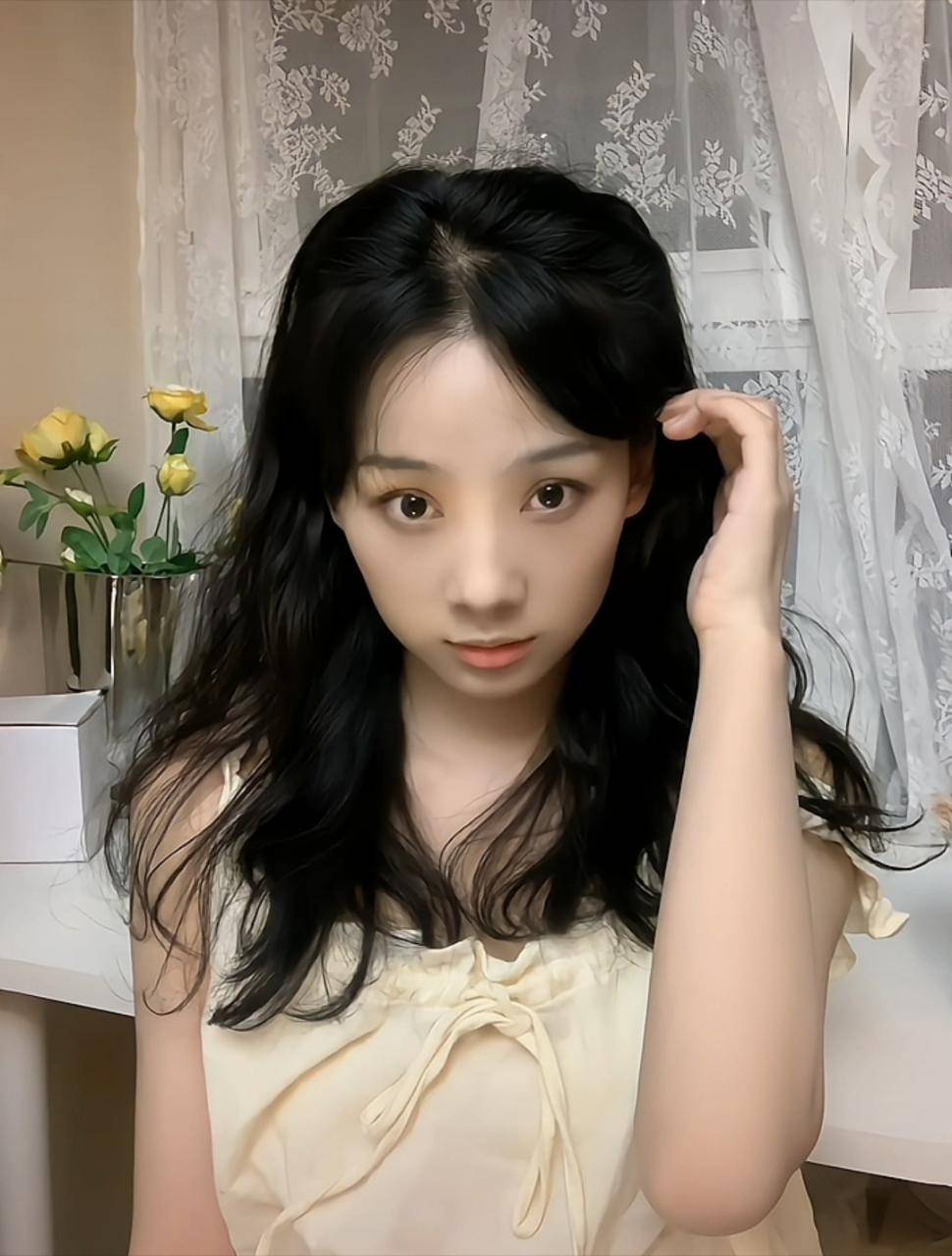 鲁照华最新夏日写真曝光吊带睡衣清纯可爱如初恋