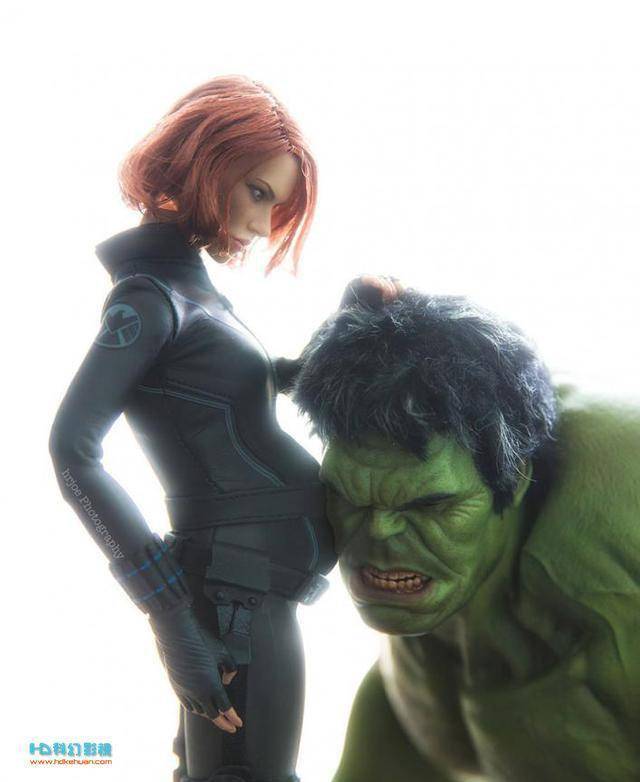 倘若灭霸当着浩克的面伤害了寡姐,是否会被浩克揍得不省人事?