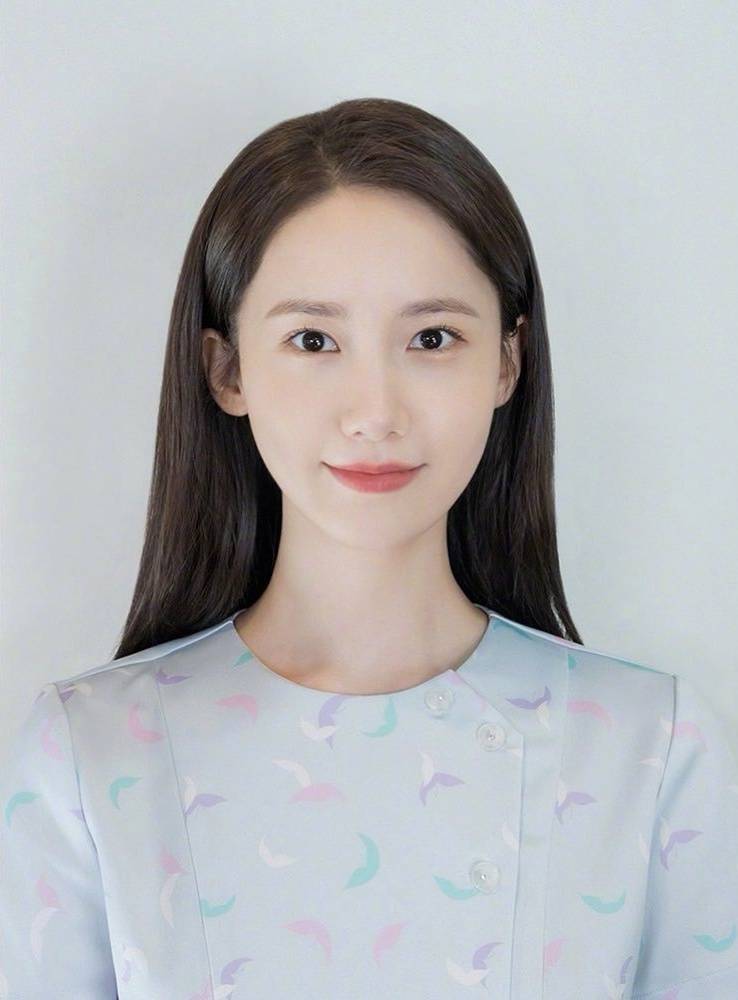 原创少女时代允儿新剧bigmouth护士证证件照曝光